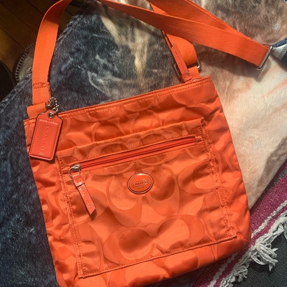 Coach Orange Crossbody Bag with Quilted Design and Adjustable Strap - Picture 1 of 3